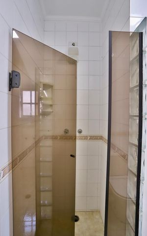 Casa à venda com 270m², 2 quartos e 3 vagas Casa à venda com 270m², 2 quartos e 3 vagasBanheiro