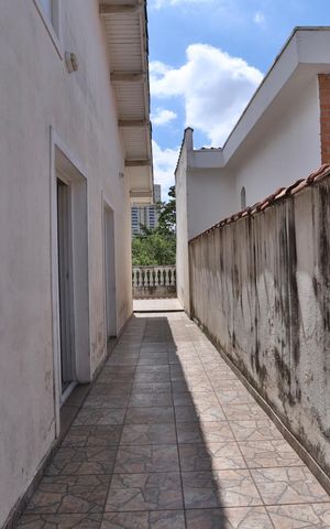 Casa à venda com 270m², 2 quartos e 3 vagas Casa à venda com 270m², 2 quartos e 3 vagasQuintal