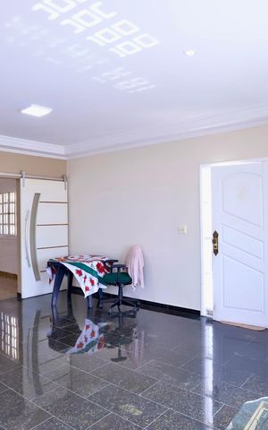 Casa à venda com 270m², 2 quartos e 3 vagas Casa à venda com 270m², 2 quartos e 3 vagasSala