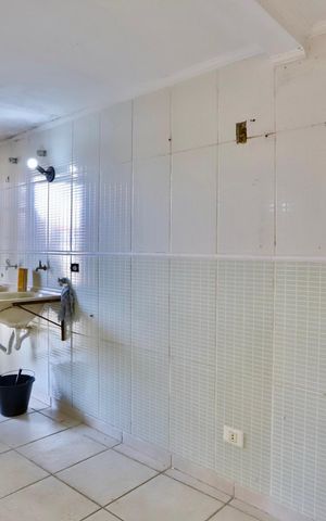 Casa à venda com 270m², 2 quartos e 3 vagas Casa à venda com 270m², 2 quartos e 3 vagasLavanderia