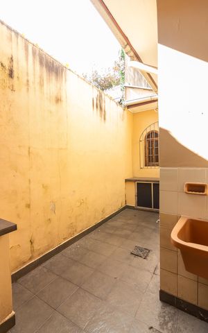 Casa à venda com 184m², 3 quartos e 2 vagas Casa à venda com 184m², 3 quartos e 2 vagasÁrea de Serviço