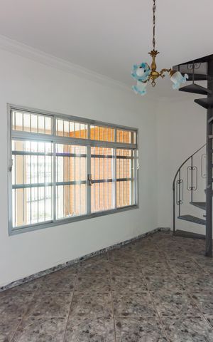 Casa à venda com 184m², 3 quartos e 2 vagas Casa à venda com 184m², 3 quartos e 2 vagasSala