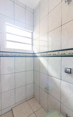 Casa à venda com 184m², 3 quartos e 2 vagas Casa à venda com 184m², 3 quartos e 2 vagasBanheiro