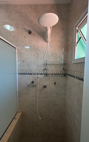 Casa à venda com 240m², 4 quartos e 2 vagas Casa à venda com 240m², 4 quartos e 2 vagasBanheiro da Suíte 1