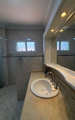 Casa à venda com 240m², 4 quartos e 2 vagas Casa à venda com 240m², 4 quartos e 2 vagasBanheiro da Suíte 1