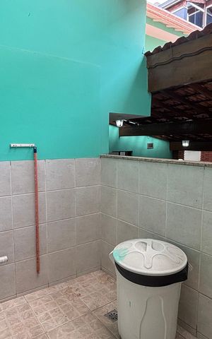 Casa à venda com 240m², 4 quartos e 2 vagas Casa à venda com 240m², 4 quartos e 2 vagasQuintal