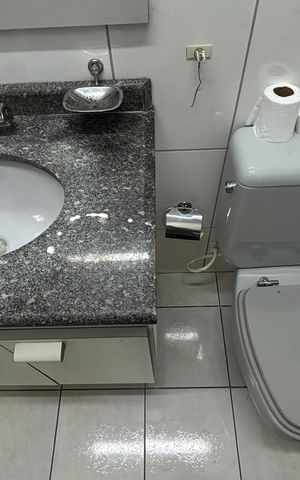 Casa à venda com 240m², 4 quartos e 2 vagas Casa à venda com 240m², 4 quartos e 2 vagasBanheiro da Suíte 4