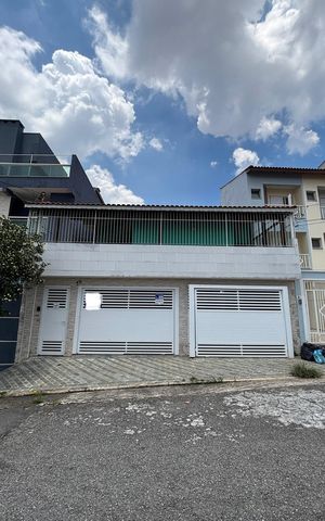 Casa à venda com 240m², 4 quartos e 2 vagas Casa à venda com 240m², 4 quartos e 2 vagasFachada