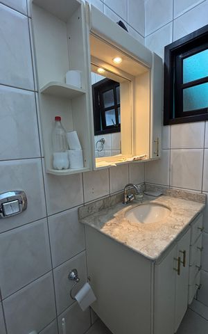 Casa à venda com 240m², 4 quartos e 2 vagas Casa à venda com 240m², 4 quartos e 2 vagasÁrea de Serviço - Banheiro