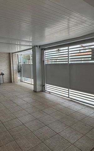 Casa à venda com 240m², 4 quartos e 2 vagas Casa à venda com 240m², 4 quartos e 2 vagasGaragem