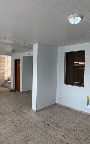 Casa à venda com 240m², 4 quartos e 2 vagas Casa à venda com 240m², 4 quartos e 2 vagasGaragem