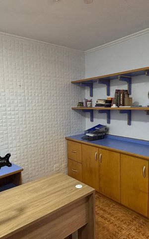 Casa à venda com 240m², 4 quartos e 2 vagas Casa à venda com 240m², 4 quartos e 2 vagasEscritório