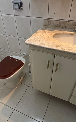 Casa à venda com 240m², 4 quartos e 2 vagas Casa à venda com 240m², 4 quartos e 2 vagasÁrea de Serviço - Banheiro