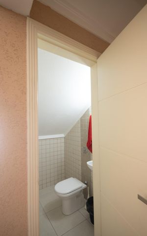 Casa à venda com 188m², 4 quartos e 4 vagas Casa à venda com 188m², 4 quartos e 4 vagasLavabo