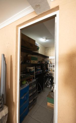 Casa à venda com 188m², 4 quartos e 4 vagas Casa à venda com 188m², 4 quartos e 4 vagasDepósito