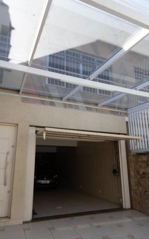 Casa à venda com 188m², 4 quartos e 4 vagas Casa à venda com 188m², 4 quartos e 4 vagasGaragem