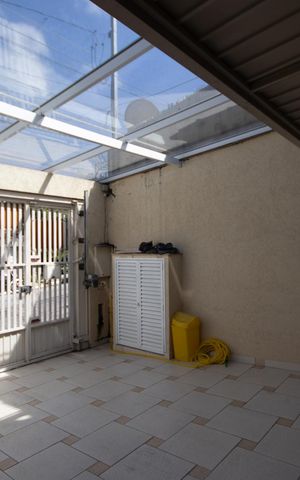 Casa à venda com 188m², 4 quartos e 4 vagas Casa à venda com 188m², 4 quartos e 4 vagasGaragem