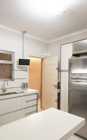 Casa à venda com 188m², 4 quartos e 4 vagas Casa à venda com 188m², 4 quartos e 4 vagasCozinha