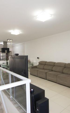 Casa à venda com 188m², 4 quartos e 4 vagas Casa à venda com 188m², 4 quartos e 4 vagasSala