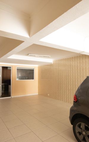Casa à venda com 188m², 4 quartos e 4 vagas Casa à venda com 188m², 4 quartos e 4 vagasGaragem