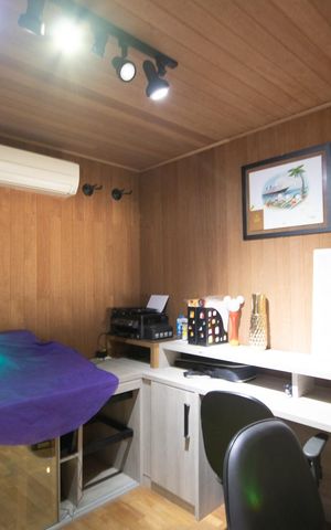 Casa à venda com 188m², 4 quartos e 4 vagas Casa à venda com 188m², 4 quartos e 4 vagasEscritório