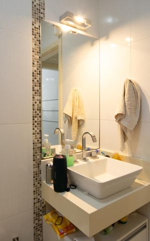 Casa à venda com 188m², 4 quartos e 4 vagas Casa à venda com 188m², 4 quartos e 4 vagasBanheiro 2