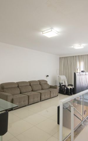 Casa à venda com 188m², 4 quartos e 4 vagas Casa à venda com 188m², 4 quartos e 4 vagasSala