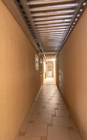 Casa à venda com 188m², 4 quartos e 4 vagas Casa à venda com 188m², 4 quartos e 4 vagasCorredor Externo