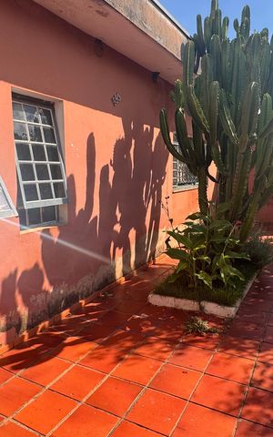 Casa à venda com 270m², 5 quartos e 12 vagas Casa à venda com 270m², 5 quartos e 12 vagasQuintal Frente Casa 1