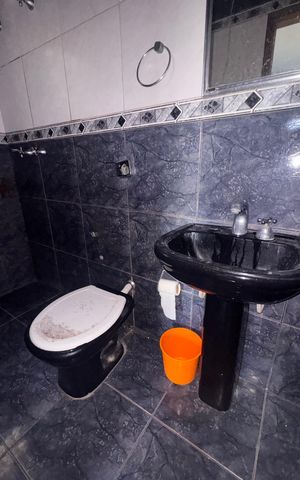 Casa à venda com 270m², 5 quartos e 12 vagas Casa à venda com 270m², 5 quartos e 12 vagasBanheiro da Suíte Casa 1
