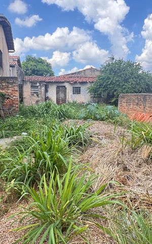 Casa à venda com 270m², 5 quartos e 12 vagas Casa à venda com 270m², 5 quartos e 12 vagasQuintal Fundos Casa 1