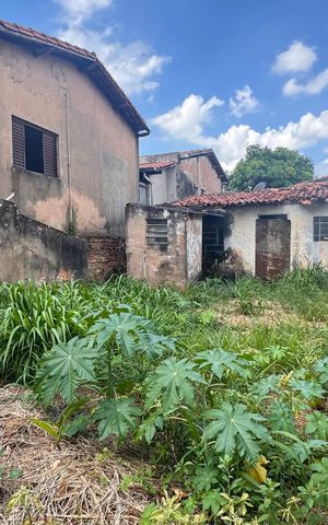 Casa à venda com 270m², 5 quartos e 12 vagas Casa à venda com 270m², 5 quartos e 12 vagasQuintal Fundos Casa 1