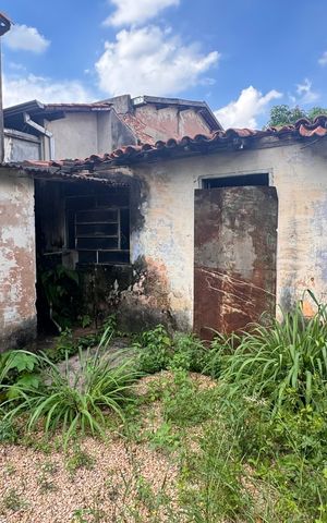 Casa à venda com 270m², 5 quartos e 12 vagas Casa à venda com 270m², 5 quartos e 12 vagasQuintal Fundos Casa 1
