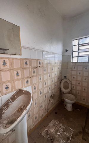 Casa à venda com 270m², 5 quartos e 12 vagas Casa à venda com 270m², 5 quartos e 12 vagasBanheiro Casa 2