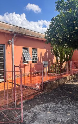 Casa à venda com 270m², 5 quartos e 12 vagas Casa à venda com 270m², 5 quartos e 12 vagasFachada