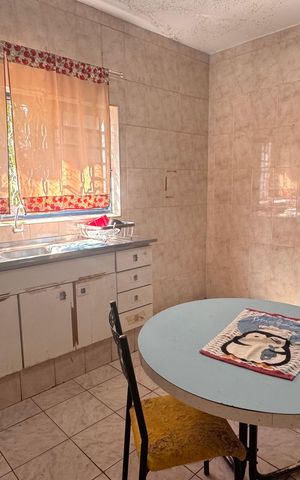 Casa à venda com 270m², 5 quartos e 12 vagas Casa à venda com 270m², 5 quartos e 12 vagasCozinha Casa 1