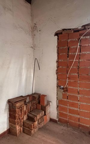 Casa à venda com 270m², 5 quartos e 12 vagas Casa à venda com 270m², 5 quartos e 12 vagasÁrea de Serviço Casa 2