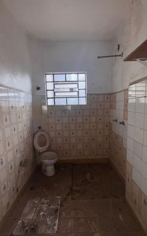 Casa à venda com 270m², 5 quartos e 12 vagas Casa à venda com 270m², 5 quartos e 12 vagasBanheiro Casa 2