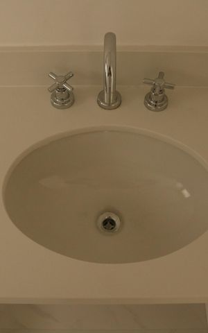 Apartamento à venda com 222m², 3 quartos e 5 vagasBanheiro da Suíte 1