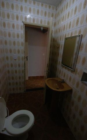 Casa à venda com 198m², 5 quartos e 4 vagasBanheiro social