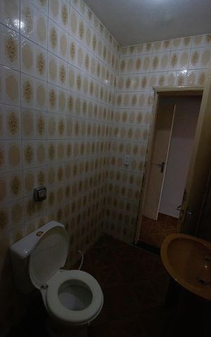 Casa à venda com 198m², 5 quartos e 4 vagasBanheiro social