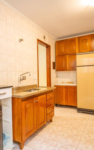 Casa à venda com 180m², 2 quartos e 3 vagas Casa à venda com 180m², 2 quartos e 3 vagasCozinha