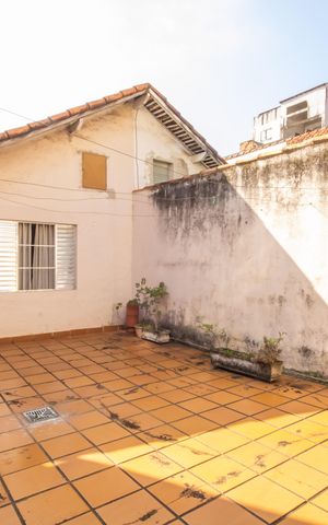 Casa à venda com 180m², 2 quartos e 3 vagas Casa à venda com 180m², 2 quartos e 3 vagasQuintal e Churrasqueira