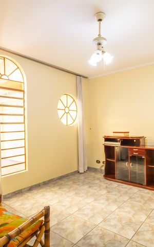 Casa à venda com 180m², 2 quartos e 3 vagas Casa à venda com 180m², 2 quartos e 3 vagasSala