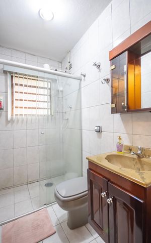 Casa à venda com 180m², 2 quartos e 3 vagas Casa à venda com 180m², 2 quartos e 3 vagasBanheiro