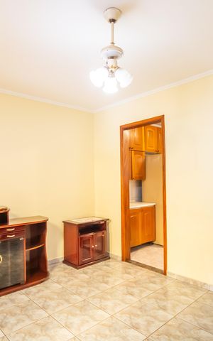 Casa à venda com 180m², 2 quartos e 3 vagas Casa à venda com 180m², 2 quartos e 3 vagasSala