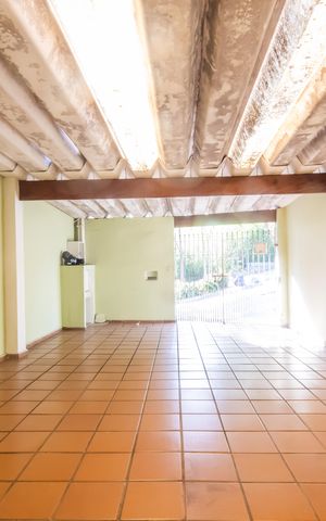 Casa à venda com 180m², 2 quartos e 3 vagas Casa à venda com 180m², 2 quartos e 3 vagasVista da Sala