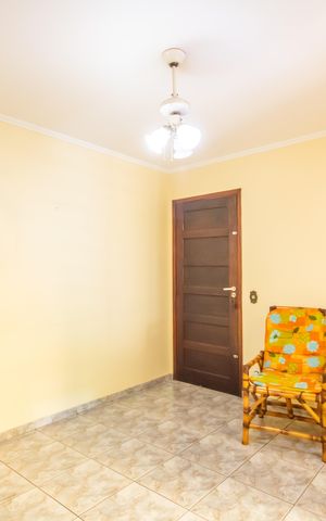 Casa à venda com 180m², 2 quartos e 3 vagas Casa à venda com 180m², 2 quartos e 3 vagasSala
