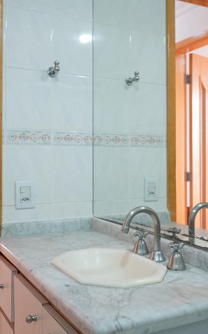 Apartamento à venda com 83m², 3 quartos e 2 vagasBanheiro