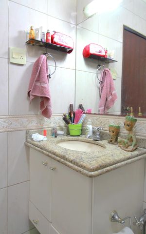 Casa à venda com 160m², 4 quartos e 1 vagaBanheiro